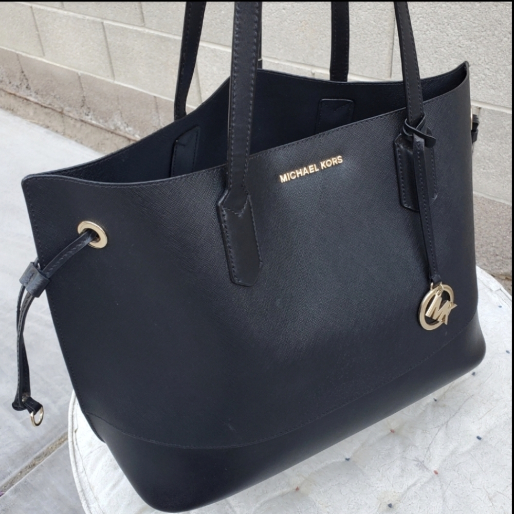 Michael Kors Trista Large Drawstring Leather Black Carryall Shoulder Tote Bag